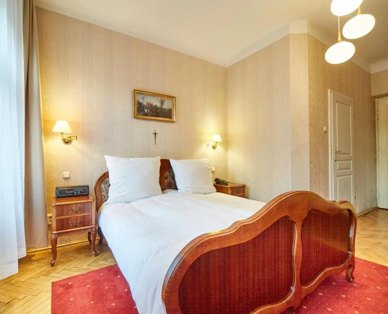 ***  Pollera Hotel Cracóvia Polónia