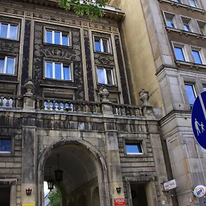 https://apart-rooms-marszalkowska-by-warsawresidence-group.warsawhotelspoland.com
